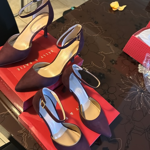 BURGANDY MICROSUEDE  COLOR TRIANGLE TOE COVER HEEL NEW NEVER WORN - Picture 4 of 4